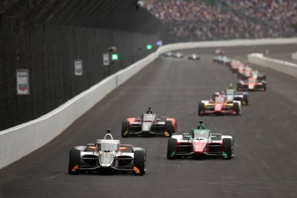 O'Ward, cuando marchaba líder en Indy 500 (AFP)