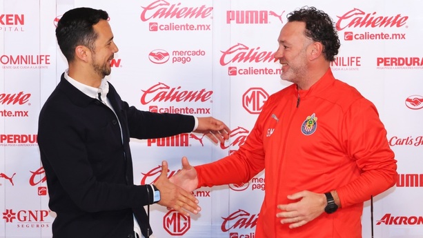 Gabriel Milito ya fue presentado como DT de Chivas (Imago7)