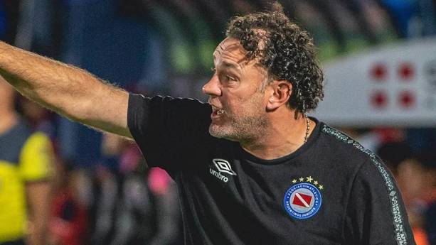 Gabriel Milito suena para ser el nuevo entrenador de las Chivas