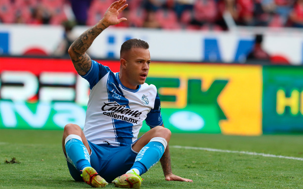 Gustavo Ferrareis se rompió en el Chivas vs Puebla. (Foto: Mexsport)