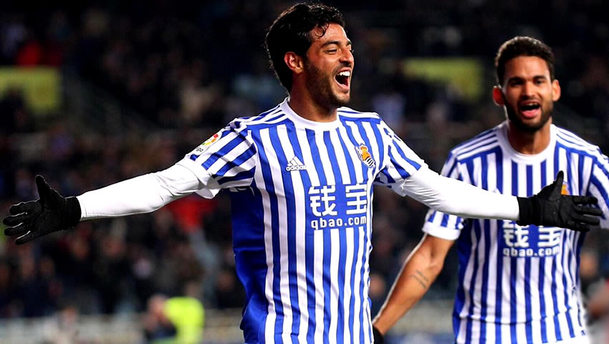 Vela anotó el tercero de la Real Sociedad en despedida.