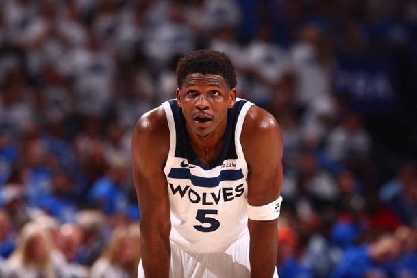 Anthony Edwards no pudo con Oklahoma City (AFP)
