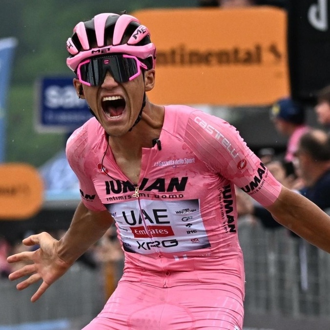 Isaac del Toro hizo historia al ganar la etapa 17 del Giro de Italia 2025 (EFE)