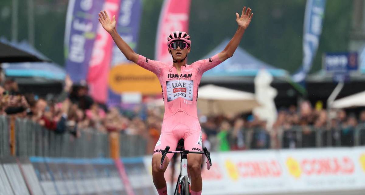 Isaac del Toro reforzó su liderato en el Giro de Italia (AFP)