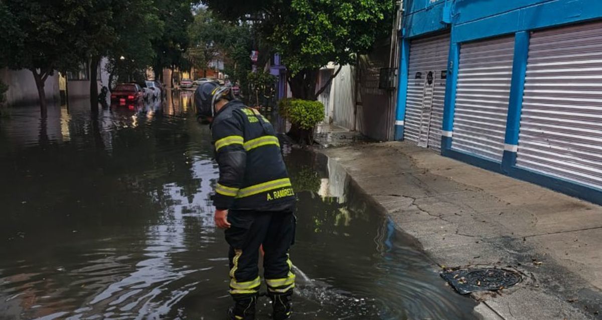 ¿Coladera tapada o calle inundada? Así lo puedes reportar en segundos