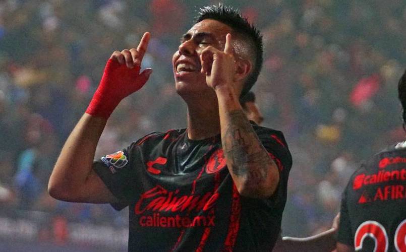 Efraín Álvarez festeja su gol ante Cruz Azul (Mexsport)