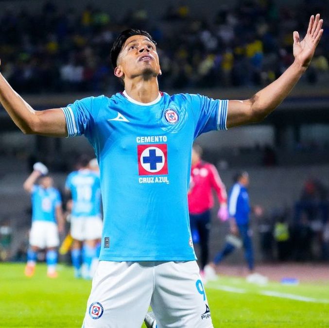 Sepúlveda celebra un gol con Cruz Azul en Concachampions (Imago7)