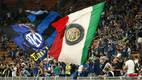 Banderas del Inter de Milán en la tribuna (Reuters)