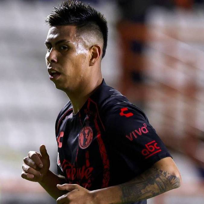 Efraín Álvarez llegó a Guadalajara para firmar con Chivas (Mexsport)