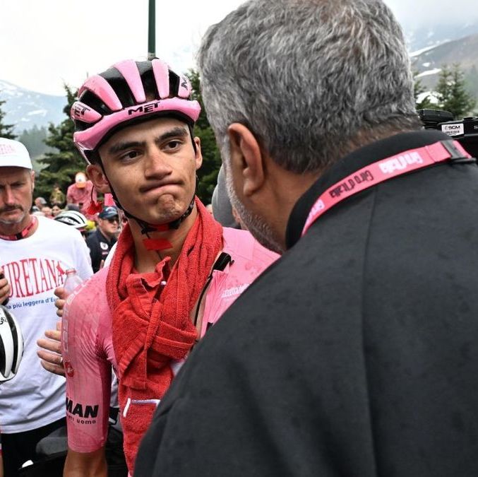 Isaac del Toro cedió la punta en el Giro de Italia este sábado (EFE)