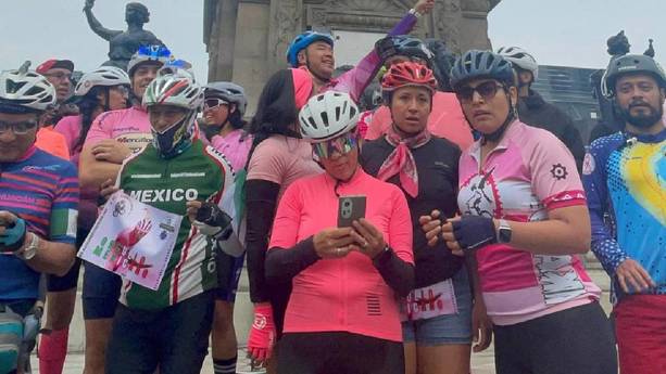 Ciclistas se reunieron por Isaac del Toro en el Ángel de la Independencia / TV Azteca
