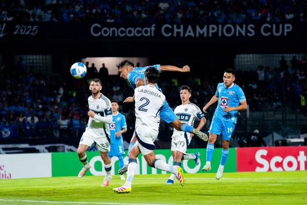 Sepúlveda cabecea para anotar a Vancouver en la Final (Imago7)