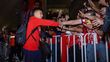 Fernando Beltrán saluda a la afición de Chivas (Imago7)