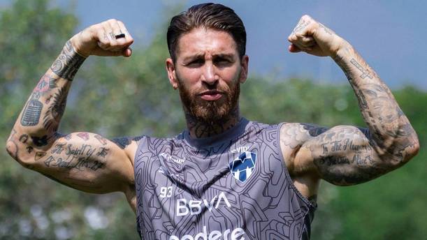 Sergio Ramos presume su musculatura en entrenamiento de Monterrey (@Rayados)