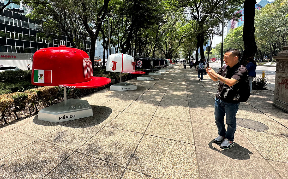 Gorras gigantes LMB 2025 en Reforma