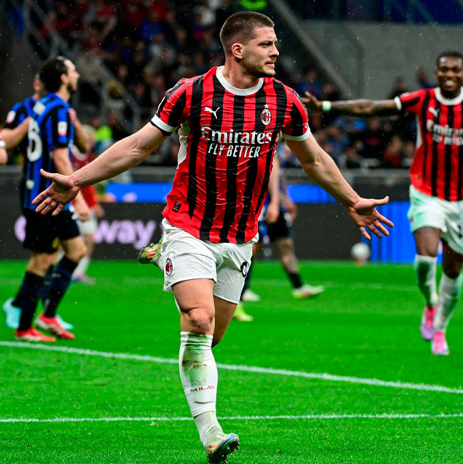Luka Jovic marcó dos tantos en la victoria del Milan. (Foto: AFP)