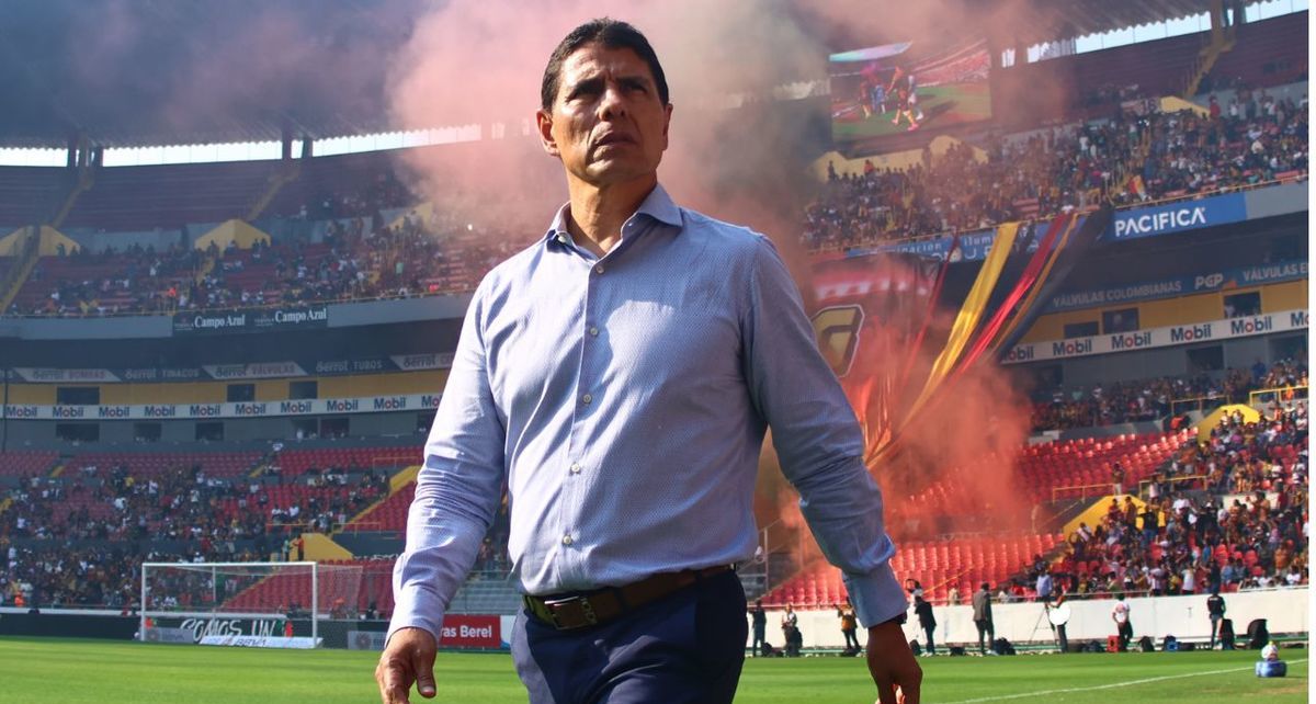 Alfonso Sosa, entrenador de Leones Negros (Imago7)