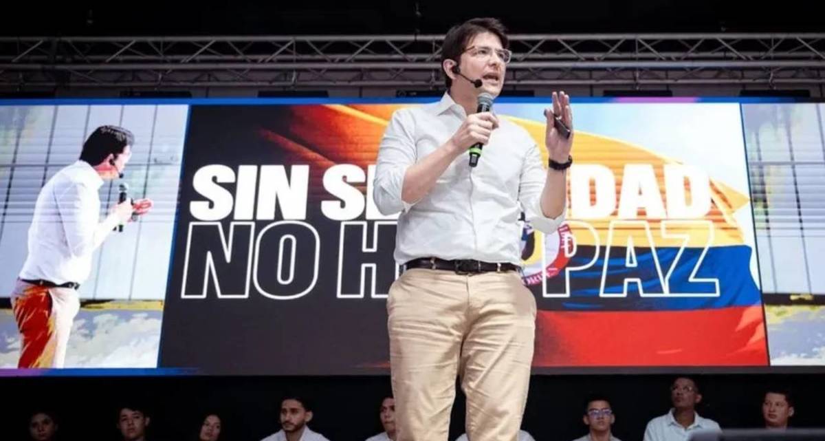 Miguel Uribe Turbay da un discurso (@MiguelUribeT)