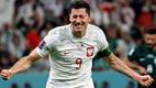 Robert Lewandowski celebra un gol con Polonia (AFP)