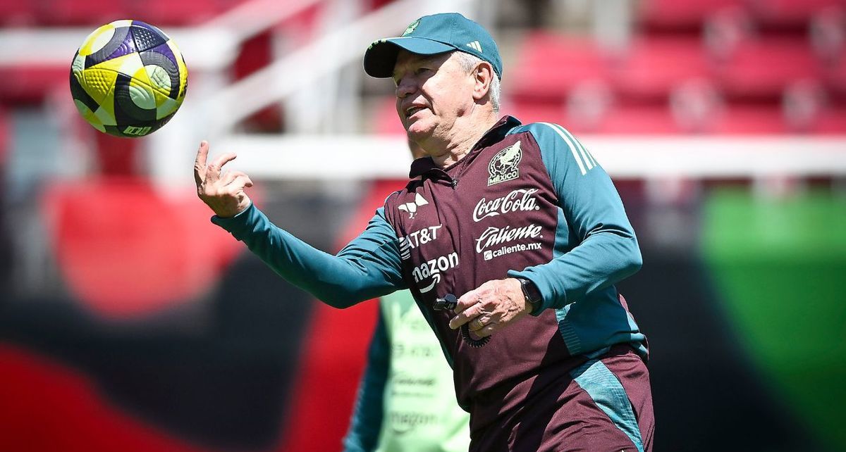 Javier Aguirre en un entrenamiento del Tri (Imago7)