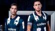Sergio Canales y Lucas Ocampos posan con el nuevo jersey de Monterrey (@Rayados)