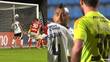 Arturo Vidal marca autogol y se encara con su portero / Captura de pantalla