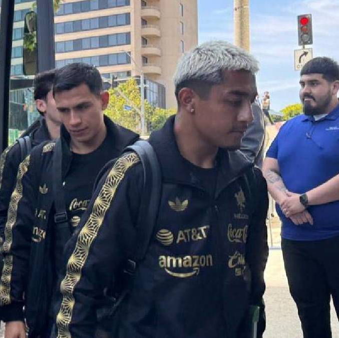 La Selección Mexicana ya está en los Ángeles en medio de la tensión / Enrique Martínez
