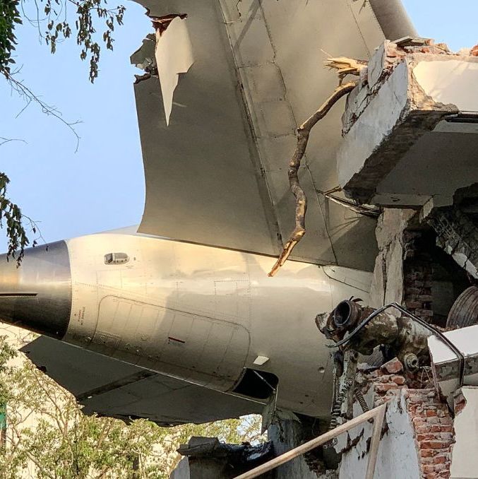 Sobreviviente hallado tras el accidente aéreo en India| Foto: AFP