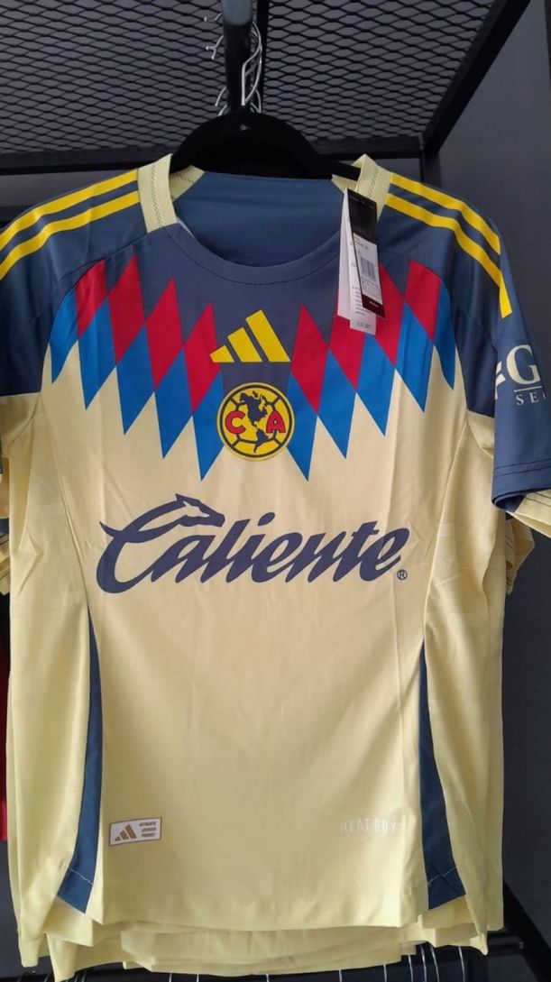 Supuesta playera de América hecha por Adidas (Especial)
