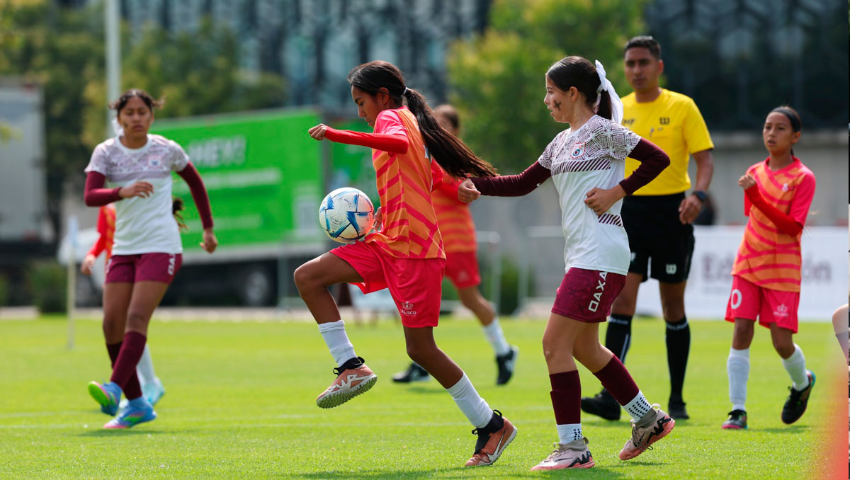 El primer Torneo Nacional de Futbol Escolar avanza con éxito