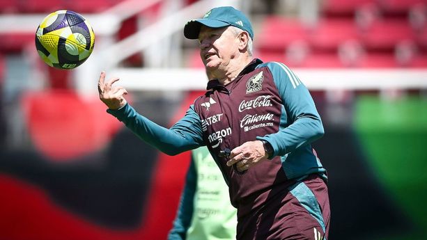 Javier Aguirre en un entrenamiento del Tri (Imago7)