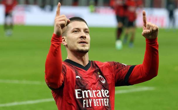 Jovic abrió el camino para el Milan (EFE)