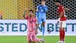 Messi reclama una acción ante Al Ahly (Reuters)
