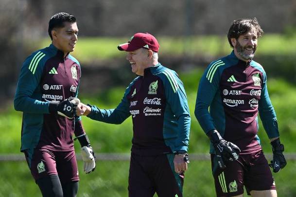 Javier Aguirre encabeza un entrenamiento del Tri (Imago7)