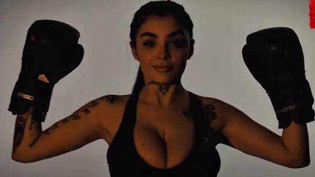 Karely Ruiz en su faceta de boxeadora (Captura)