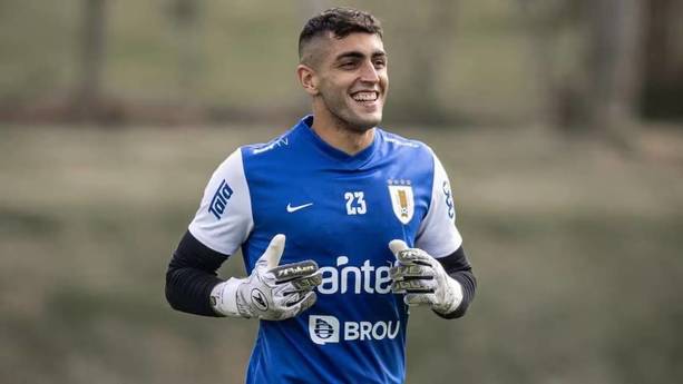 Santiago Mele durante un entrenamiento (@Uruguay)
