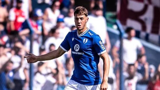 Valentín Gauthier, en juego de Juventus de las Piedras (@onfootballuy)