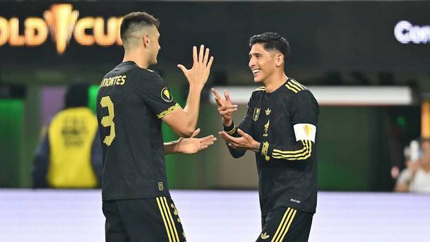 César Montes hizo el tercero de México contra Dominicana (Imago7)