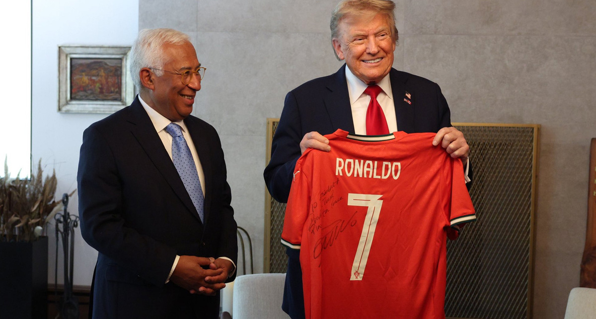 Cristiano Ronaldo manifestó con su regalo que no quiere guerras. (Foto: Antonio Costa)