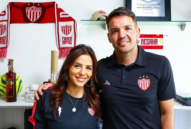 Larcamón estuvo al frente del Necaxa.