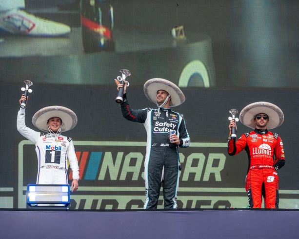 Shane van Gisbergen, Daniel Suárez, Max Gutiérrez y Abraham Calderón fueron los ganadores de la primera edición del NASCAR Mexico City Weekend. (Foto: