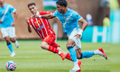 Manchester City logró el triunfo pese a una expulsión.