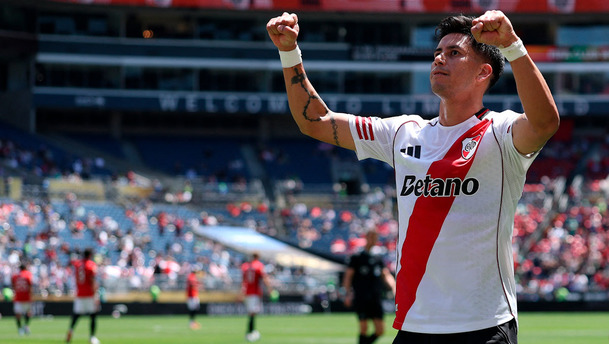 Maxi Meza, ex de Rayados, puso el tercero para River Plate. (Foto: AFP)