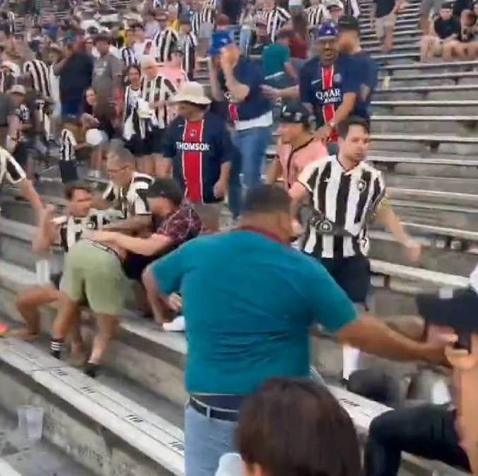 Aficionados de PSG y Botafogo pelean en el Rose Bowl / Captura de pantalla