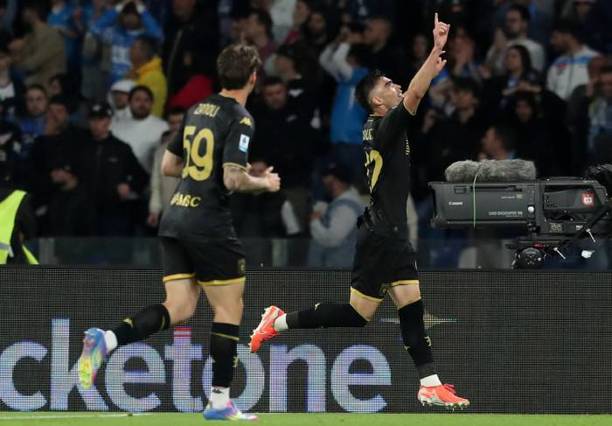 Johan Vásquez celebra su gol ante Napoli (AFP)