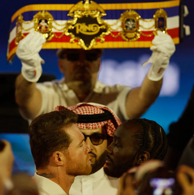 El cinturón de oro que se llevarán Canelo o Crawford. (Foto: Reuters)