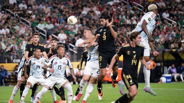 Jugada en el México vs Costa Rica de Copa Oro (Imago7)