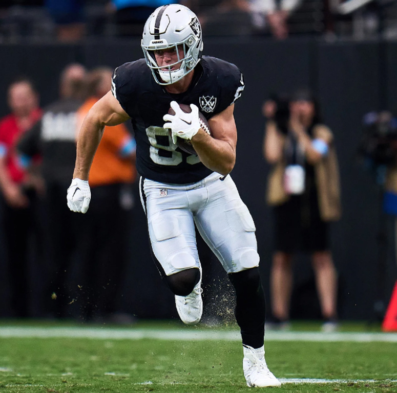 Bowers sorprendió en su primera temporada en NFL. (Foto: Las Vegas Raiders)