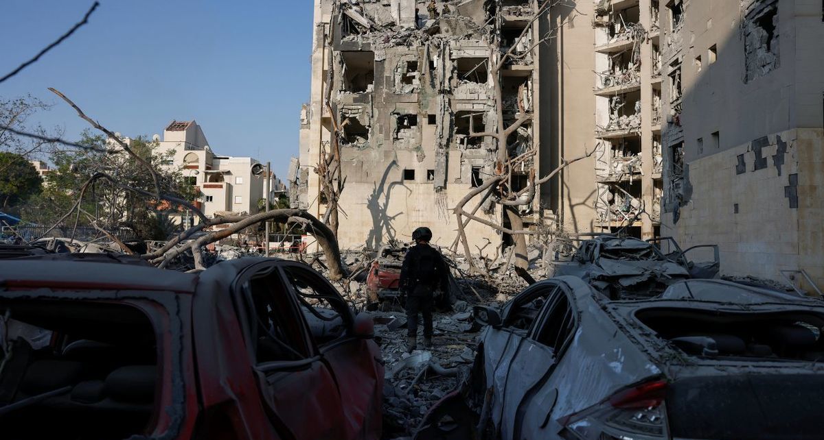 Daños en Israel tras ataque iraní con misiles (Reuters)