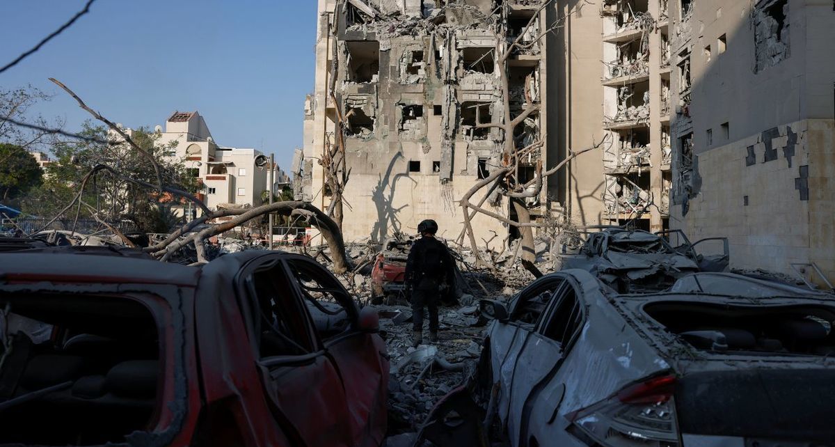 Daños en Israel tras ataque iraní con misiles (Reuters)